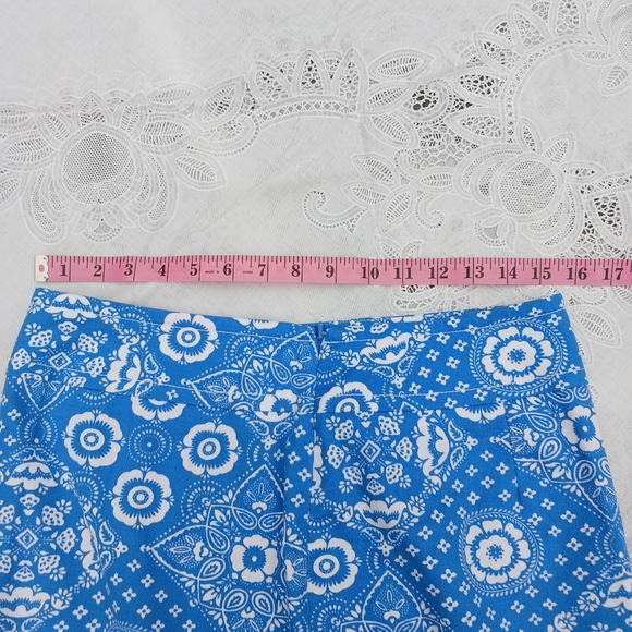 Talbots Size 6 - A Line Straight Skirt Color: Blue & White Floral Pattern - Picture 5 of 8